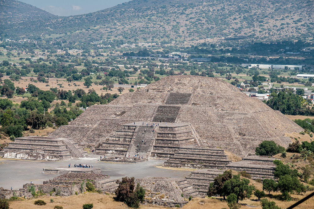 テオティワカン 月のピラミッド