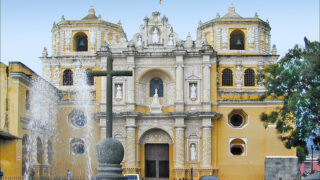 ラ・メルセー教会　アンティグア・グアテマラ