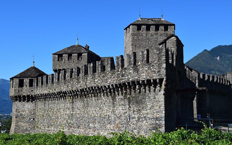 ベリンツォーナ旧市街にある3つの城、要塞及び城壁