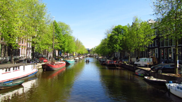 アムステルダムのシンゲル運河内の17世紀の環状運河地区