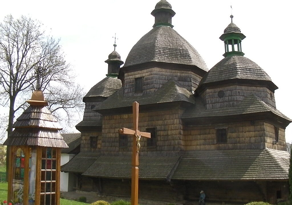 ポーランド、ウクライナのカルパチア地方の木造教会