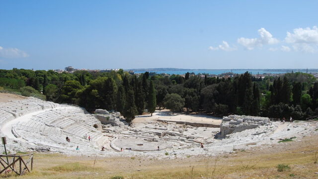 シラクーザとパンタリカの岩壁墓地遺跡