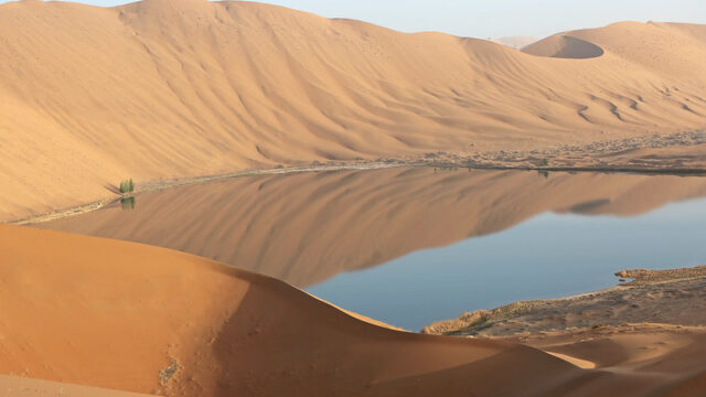 バダイン・ジャラン砂漠-砂峰群と湖群