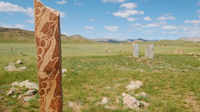 鹿石および青銅器時代の関連遺跡群
