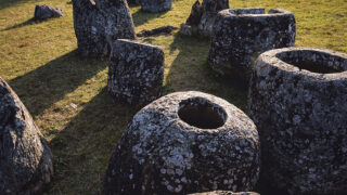 シエンクワーン県ジャール平原の巨大石壺遺跡群